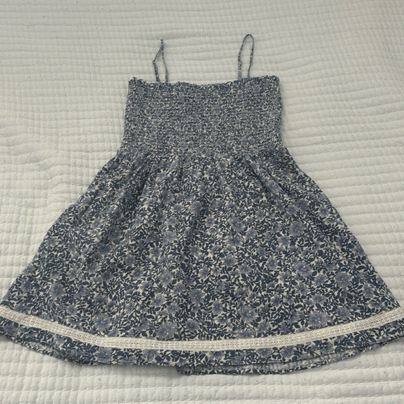 American Eagle Outfitters Dresses & Skirts - Size L American Eagle ruched top blue floral summer sundress